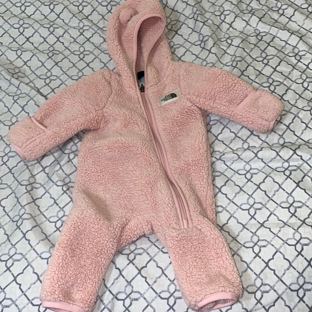 northface snowsuit 0-3m fits like 3-6m